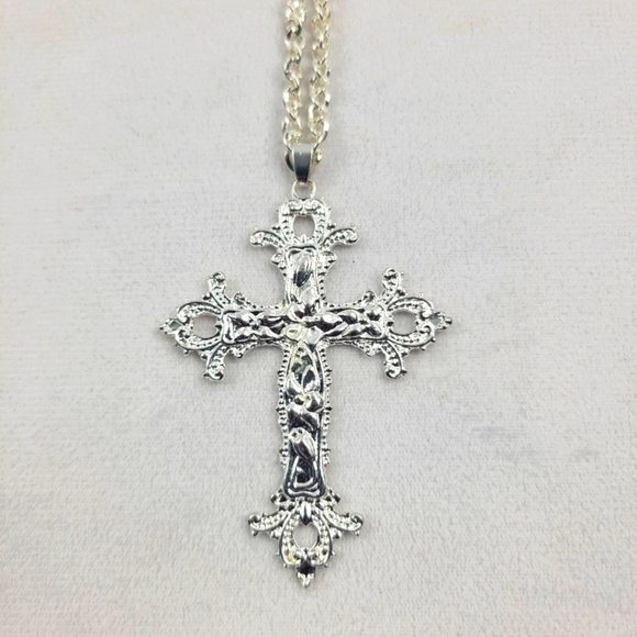 NWOT large silver colored cross on chunky 22" chain - Picture 1 of 5